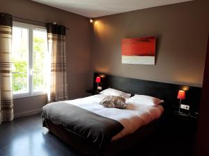 Postel nebo postele na pokoji v ubytování Hôtel Le Domaine des Vignes Ampuis Lyon Sud Vienne