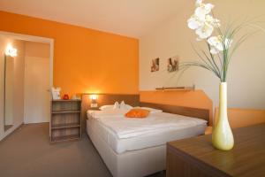 Ένα ή περισσότερα κρεβάτια σε δωμάτιο στο Balance Revital-Hotel