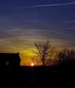 Alba o tramonto visti dall'interno della locanda o dai dintorni