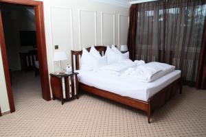 Postel nebo postele na pokoji v ubytování Hotel zum Heiligen Geist