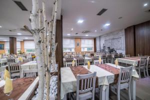 מסעדה או מקום אחר לאכול בו ב-City Hotel Mostar
