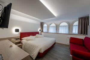 Televízia a/alebo spoločenská miestnosť v ubytovaní Hotel Ambra