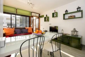 a kitchen and living room with a table and chairs at Los Topes in Puerto del Carmen
