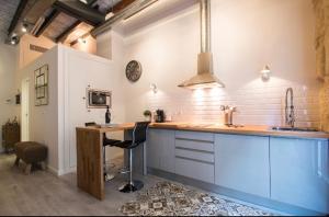 Køkken eller tekøkken på Beautiful loft in old town