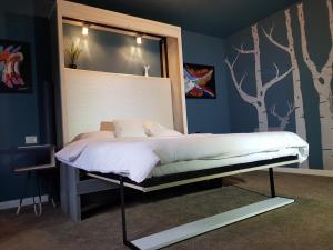 מיטה או מיטות בחדר ב-Apulum Gardens