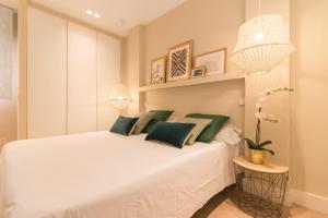 Łóżko lub łóżka w pokoju w obiekcie COMFORT & STYLE IN MADRID!!! 3BD 2BTH+TERRACE