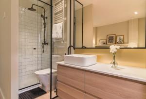 Łazienka w obiekcie COMFORT & STYLE IN MADRID!!! 3BD 2BTH+TERRACE