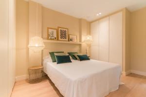 Łóżko lub łóżka w pokoju w obiekcie COMFORT & STYLE IN MADRID!!! 3BD 2BTH+TERRACE