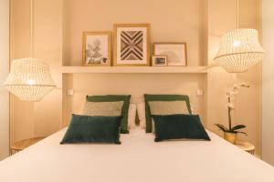 Łóżko lub łóżka w pokoju w obiekcie COMFORT & STYLE IN MADRID!!! 3BD 2BTH+TERRACE