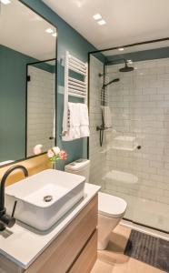Łazienka w obiekcie COMFORT & STYLE IN MADRID!!! 3BD 2BTH+TERRACE