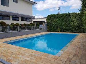 a swimming pool in the backyard of a house at Hotel Valle Sul in Registro