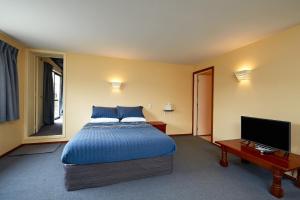 Postel nebo postele na pokoji v ubytování Sails Motel
