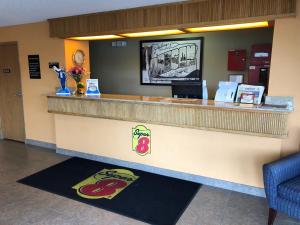 Vstupní hala nebo recepce v ubytování Super 8 by Wyndham LaGrande + 29 fotografií