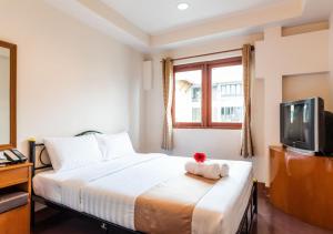 En eller flere senge i et værelse på D&D Inn Khaosan
