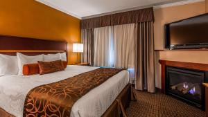 Postel nebo postele na pokoji v ubytování Best Western Plus Landmark Inn