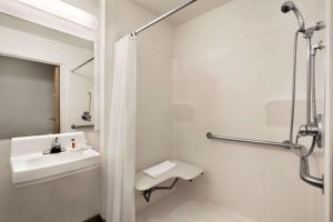 Gallery image of Travelodge by Wyndham Pecos in Pecos