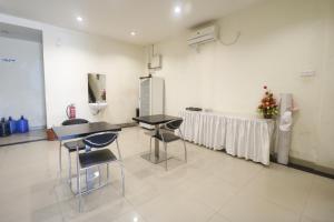 バタム・センターにあるRedDoorz @ Batu Aji Batamのギャラリーの写真