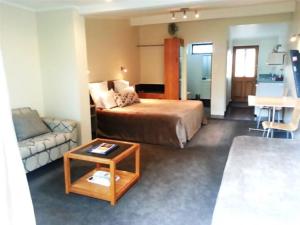 Postel nebo postele na pokoji v ubytování Marineland Motel