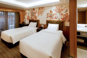 Postel nebo postele na pokoji v ubytování Nanjing Central Hotel