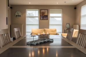 a living room with a table and a couch at VILLA WESTHOEK in Poelkapelle