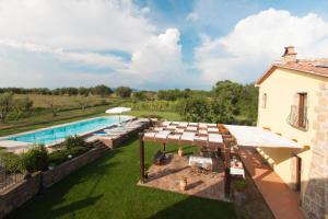 an external view of a villa with a swimming pool at FicOlivo in Pitigliano