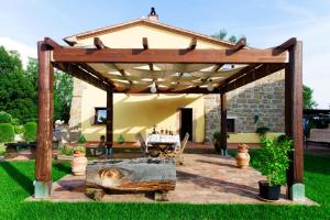 A garden outside FicOlivo