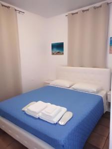 Cama o camas de una habitación en Blue & White Studios