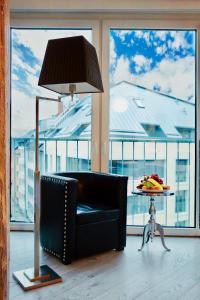 a living room with a couch and a table with a plate of food at Boutique Hotel Düsseldorf Berial in Düsseldorf