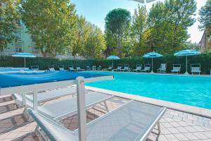 The swimming pool at or close to Hotel Foglieri