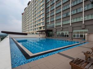 Bazén v ubytování Hotel Holmes Gp nebo v jeho okolí