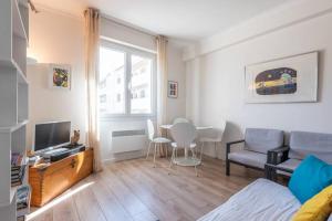 Spacious 2 Bedrooms near Cannes centerにあるシーティングエリア