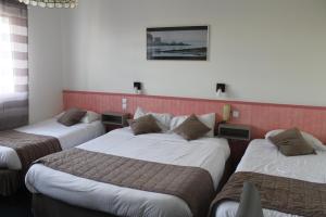 Postel nebo postele na pokoji v ubytování Hotel De La Mer