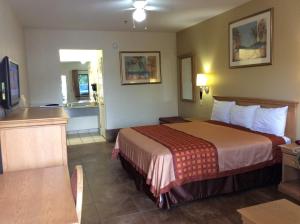 Postel nebo postele na pokoji v ubytování Texas Inn - Welasco/Mercedes