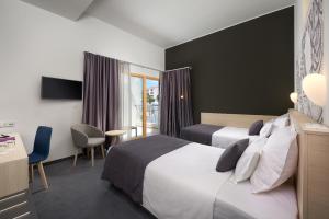 Postel nebo postele na pokoji v ubytování Hotel Salona Palace