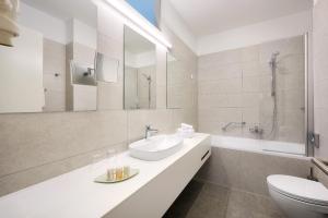 Koupelna v ubytování Hotel Salona Palace