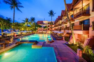 Bazén v ubytování Seaview Patong Hotel - SHA Plus nebo v jeho okolí