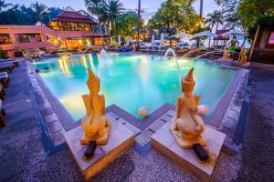 Bazén v ubytování Seaview Patong Hotel - SHA Plus nebo v jeho okolí