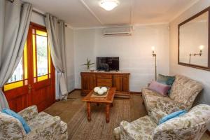 Televiisor ja/või meelelahutuskeskus majutusasutuses Hazenjacht Karoo Lifestyle - SPITZKOP