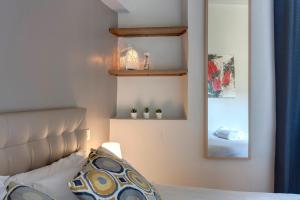 A bed or beds in a room at Mamo Florence - Boheme Apartment