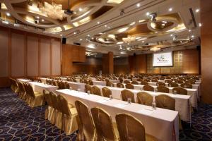 a conference room with tables and chairs and a screen at Hotel Kuva Chateau in Zhongli +30 photos