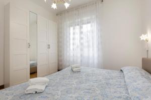 Posteľ alebo postele v izbe v ubytovaní Rampolina view by Impero House