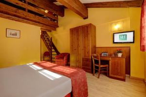 Postel nebo postele na pokoji v ubytování iH Hotels Courmayeur Mont Blanc