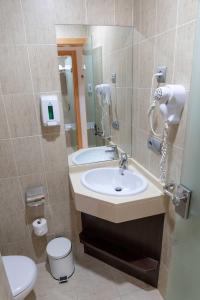Koupelna v ubytování Hotel Alda Cardeña