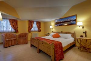 Postel nebo postele na pokoji v ubytování iH Hotels Courmayeur Mont Blanc