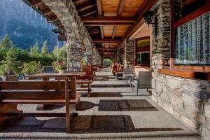 Nespecifikovaný výhled na hory nebo výhled na hory při pohledu z hotelu