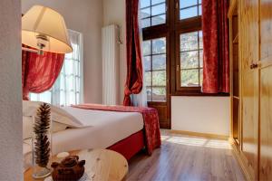 Postel nebo postele na pokoji v ubytování iH Hotels Courmayeur Mont Blanc