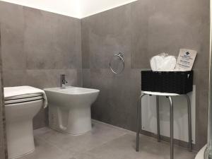 A bathroom at YooRoom