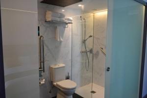 Un baño de Hotel Alda Estación Ourense