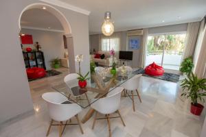 Posedenie v ubytovaní Villa Venecia, Apartamento de Lujo en 1º línea de playa + parking