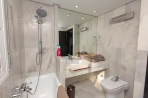 Kúpeľňa v ubytovaní Villa Venecia, Apartamento de Lujo en 1º línea de playa + parking